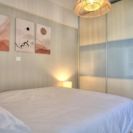 Elegant 2-Bedroom Apartment With Sea View, 100M2 Athens Exterior photo