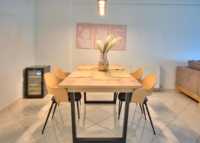 Elegant 2-Bedroom Apartment With Sea View, 100M2