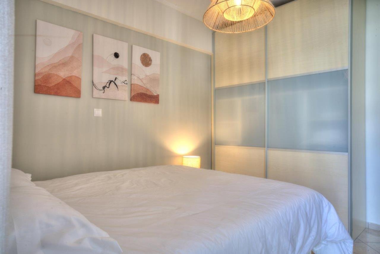 Elegant 2-bedroom With Sea View, 100m2 Apartment *